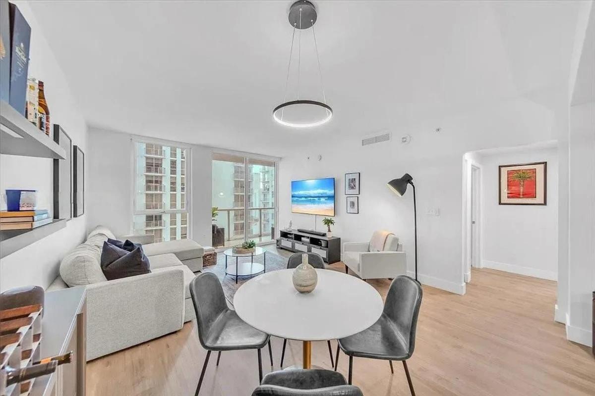 Apartment Location In Town Hurry *